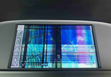 Reparatur BMW 1er, 3er E81, E82, E87, E88 Bordmonitor- / Displayanzeige fehlerhaft / Pixelfehler
